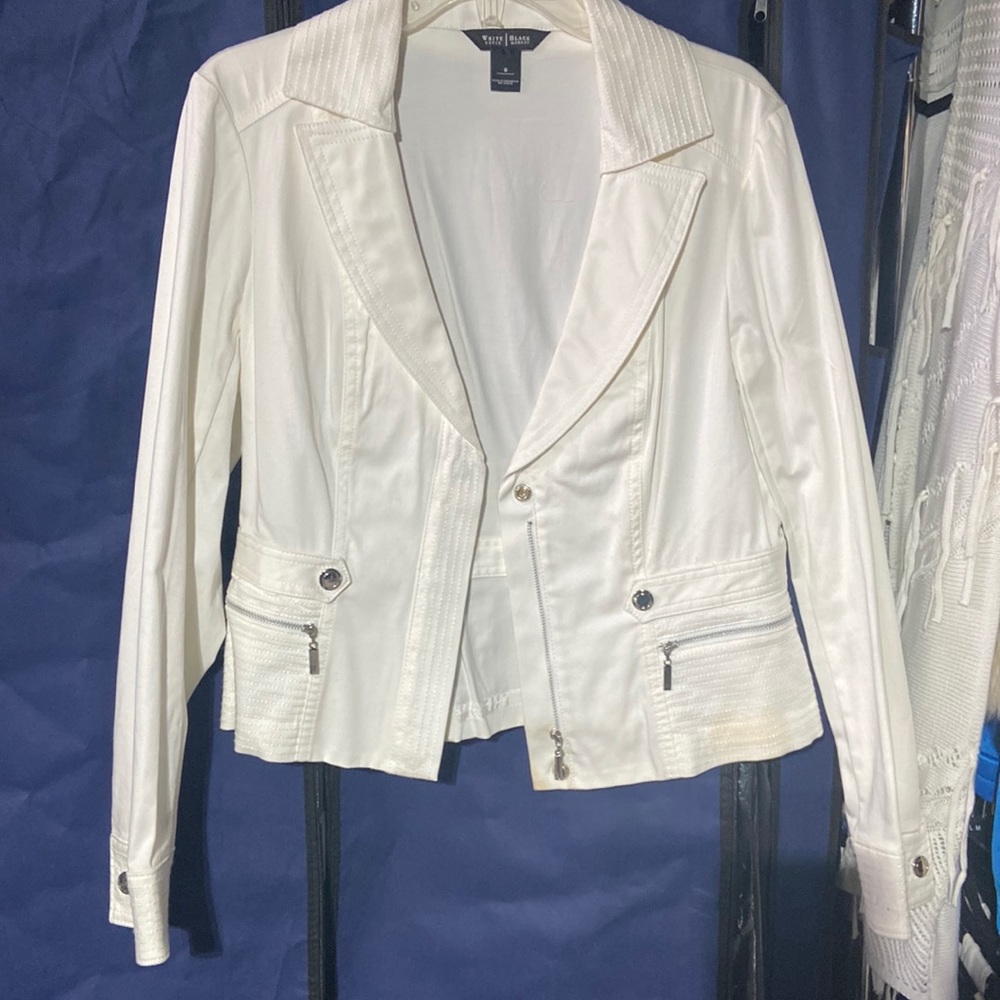 White House Black market size 8 white jacket